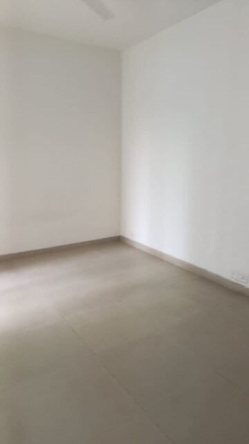 Room in 2 BHK Apartment at Emaar Emerald Estate, Sector 65 – for Rent