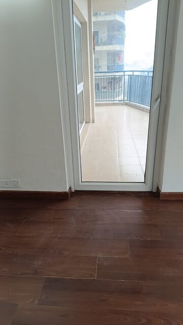 Room in 2 BHK Apartment at Emaar Emerald Estate, Sector 65 – for Rent