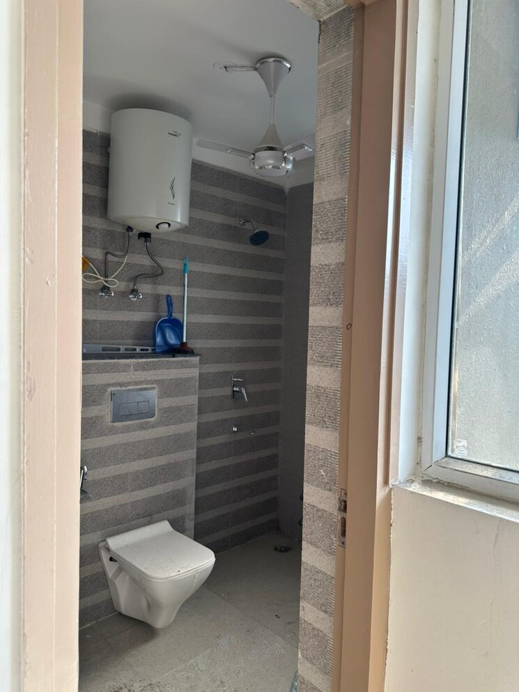 Bathroom, pareena-coban-residences 2.5 Bedroom 1810 Sq.Ft. Apartment In Sector 99a Gurgaon 8915543