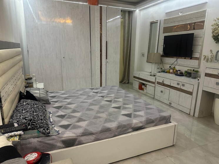 Master Bedroom, kailash hills 3 Bedroom 180 Sq.Yd. Builder Floor In Kailash Hills Delhi 8915577