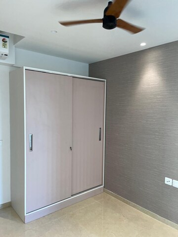 Room in 3 BHK Apartment at Hiranandani Highland, Powai – for Rent