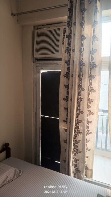 Room in 2 BHK Apartment at Jaypee Greens Kosmos, Sector 134 – for Rent
