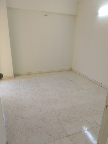 Room in 3 BHK Apartment at Signature Global Golf Greens, Sector 79 – for Rent