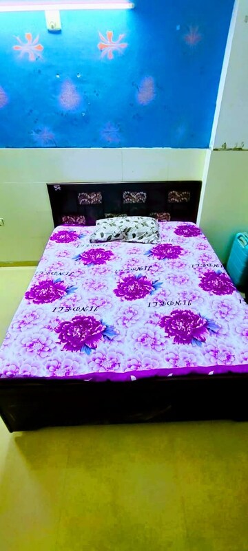 Bedroom in 2 BHK Apartment at Makarba – for Rent