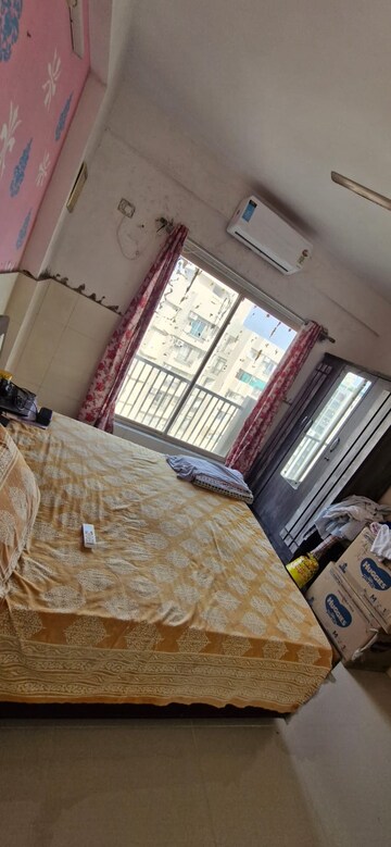 Master Bedroom in 2 BHK Apartment at Makarba – for Rent