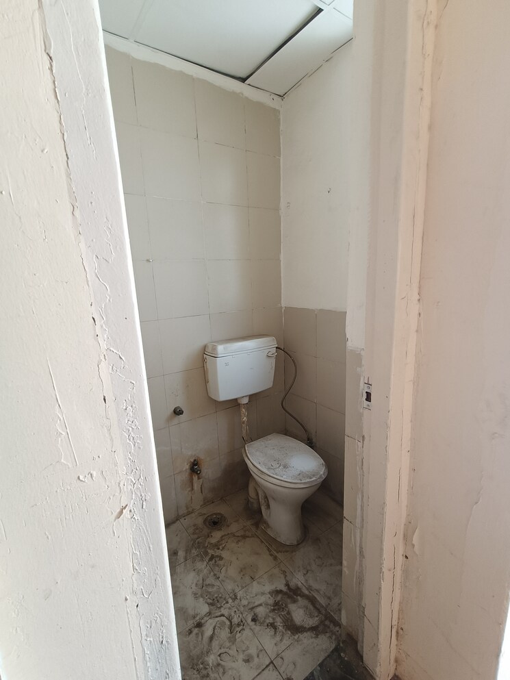 Bathroom, jaypee-greens-kosmos 3.5 Bedroom 1356 Sq.Ft. Apartment In Sector 134 Noida 8915795