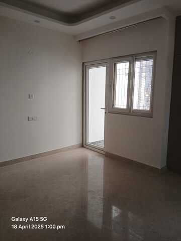 Room in 3 BHK Apartment at Saket – for Rent