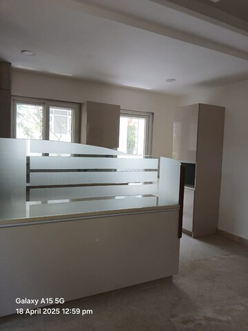 Room in 3 BHK Apartment at Saket – for Rent