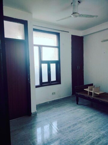 Room in 2 BHK Builder Floor at Paryavaran Complex – for Rent