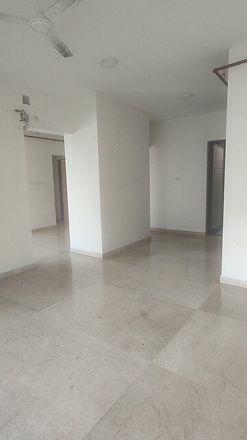 Room in 3 BHK Apartment at Sheth Avalon, Laxmi Nagar – for Rent