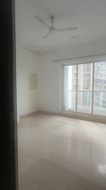 Room in 3 BHK Apartment at Sheth Avalon, Laxmi Nagar – for Rent