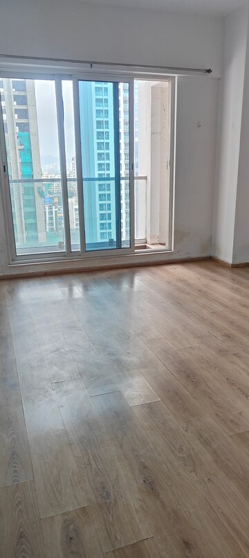Room in 3 BHK Apartment at Sheth Avalon, Laxmi Nagar – for Rent