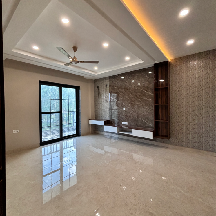 Room, sector 85 4 Bedroom 350 Sq.Yd. Builder Floor In Sector 85 Faridabad 8915792