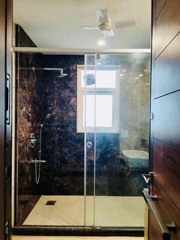 Building Lobby in 4 BHK Builder Floor at Dlf Phase ii – for Rent