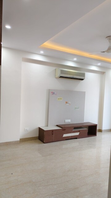 3 BHK Builder Floor For Rent in South City 1