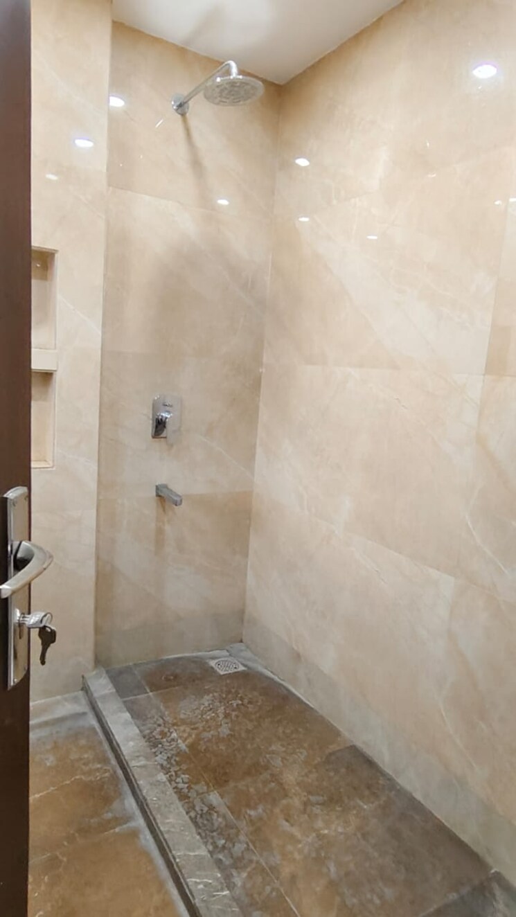 Bathroom, south city 1 3 Bedroom 240 Sq.Yd. Builder Floor In South City 1 Gurgaon 8915790