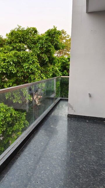 Balcony in 3 BHK Builder Floor at South City 1 – for Rent