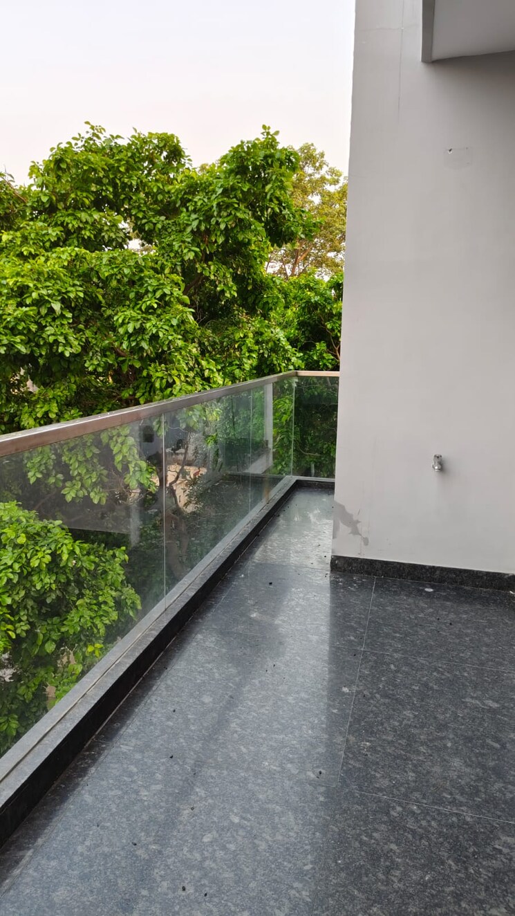 Balcony, south city 1 3 Bedroom 240 Sq.Yd. Builder Floor In South City 1 Gurgaon 8915790