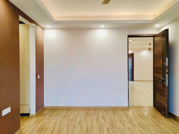 Room in 4 BHK Builder Floor at Dlf Phase ii – for Rent