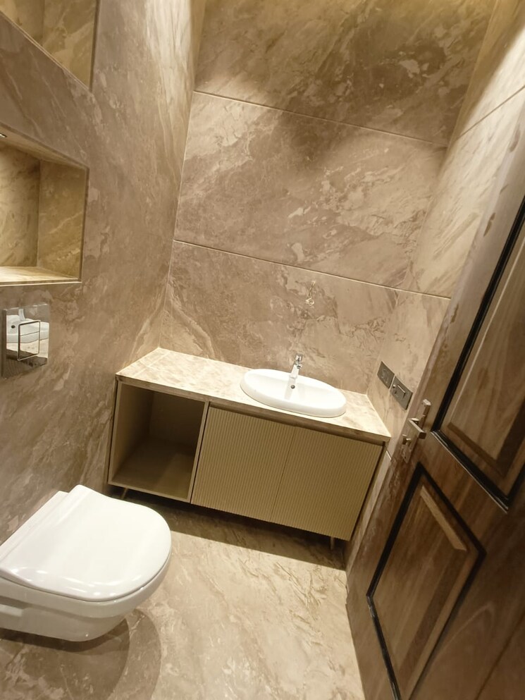 Bathroom, east of kailash 3 Bedroom 1800 Sq.Ft. Builder Floor In East Of Kailash Delhi 8915845