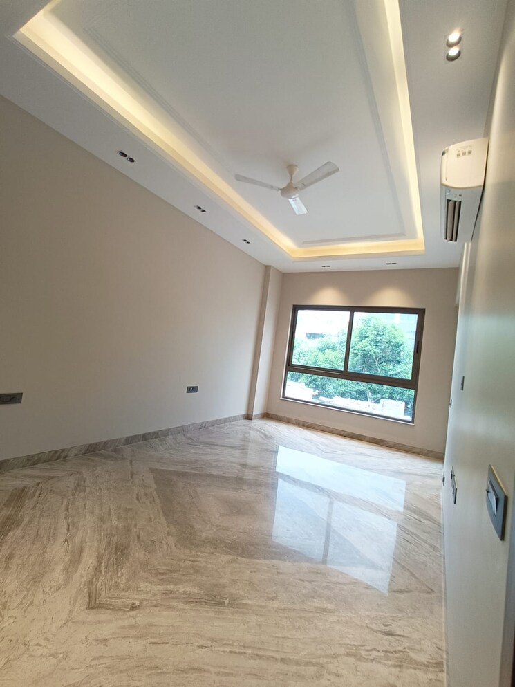 Room, east of kailash 3 Bedroom 1800 Sq.Ft. Builder Floor In East Of Kailash Delhi 8915845