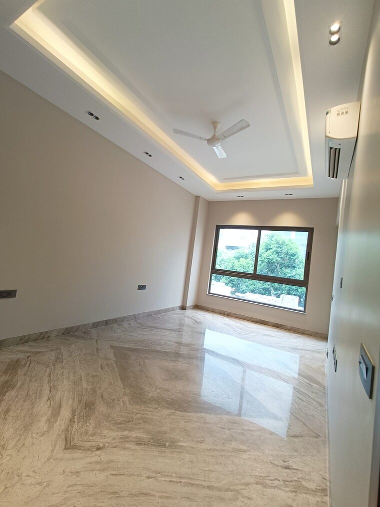 Room, east of kailash 3 Bedroom 1800 Sq.Ft. Builder Floor In East Of Kailash Delhi 8915845