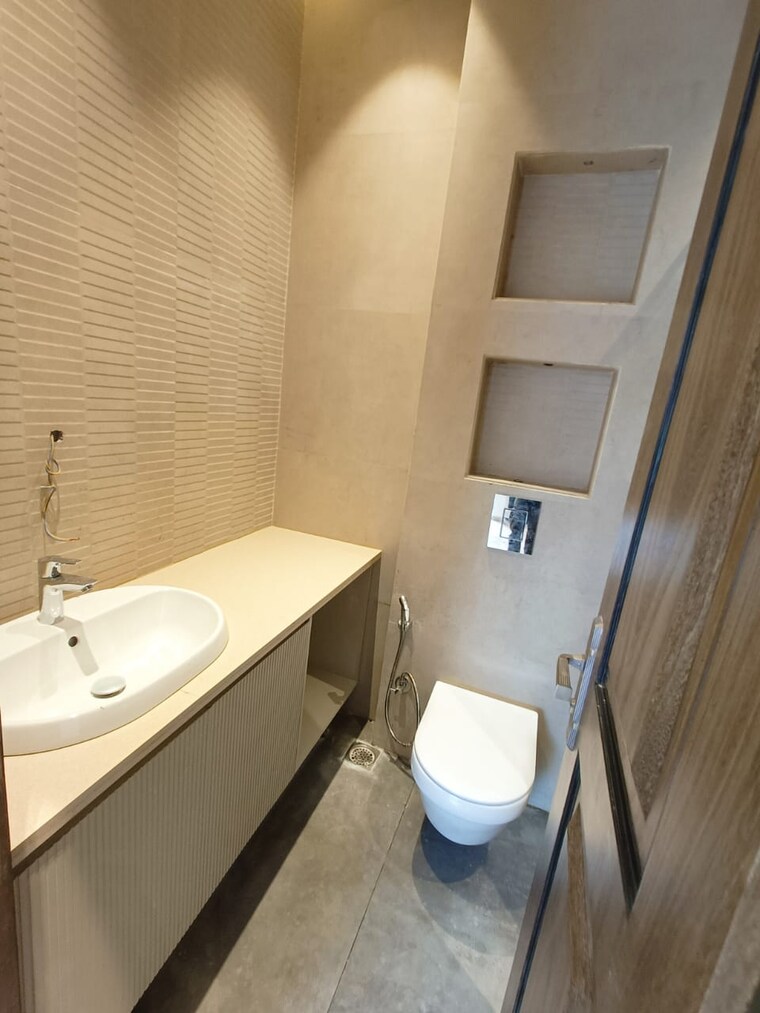 Bathroom, east of kailash 3 Bedroom 1800 Sq.Ft. Builder Floor In East Of Kailash Delhi 8915845
