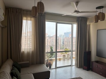 Living Room in 4 BHK Apartment at DLF Trinity Towers, Dlf Phase V – for Rent
