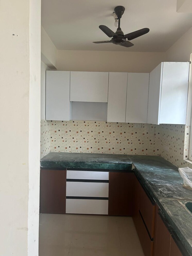 Kitchen, rof-aalayas-phase-2 3 Bedroom 864 Sq.Ft. Apartment In Sector 102 Gurgaon 8915885