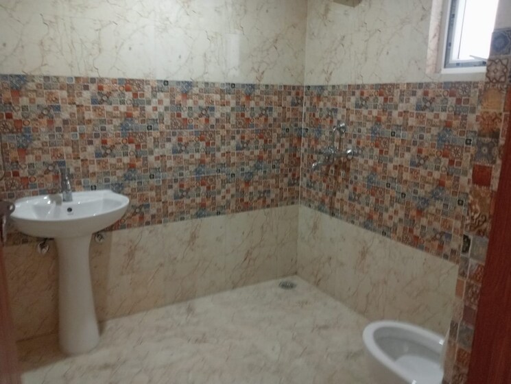 Bathroom, clement town 3 Bedroom 1815 Sq.Ft. Apartment In Clement Town Dehradun 8915913