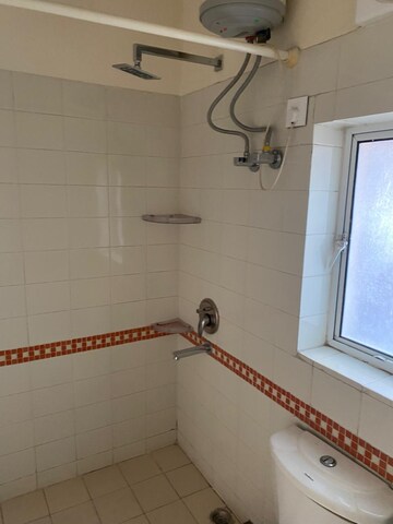 Bathroom in 4 BHK Apartment at DLF Trinity Towers, Dlf Phase V – for Rent