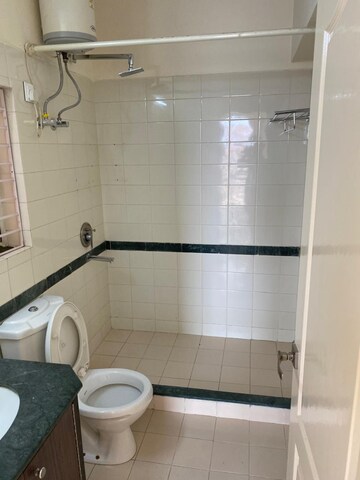 Bathroom in 4 BHK Apartment at DLF Trinity Towers, Dlf Phase V – for Rent