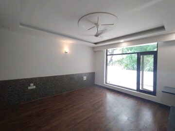 Room in 3 BHK Builder Floor at South City 1 – for Rent