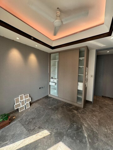 Room in 3 BHK Apartment at Lodha Trump Tower, Worli – for Rent