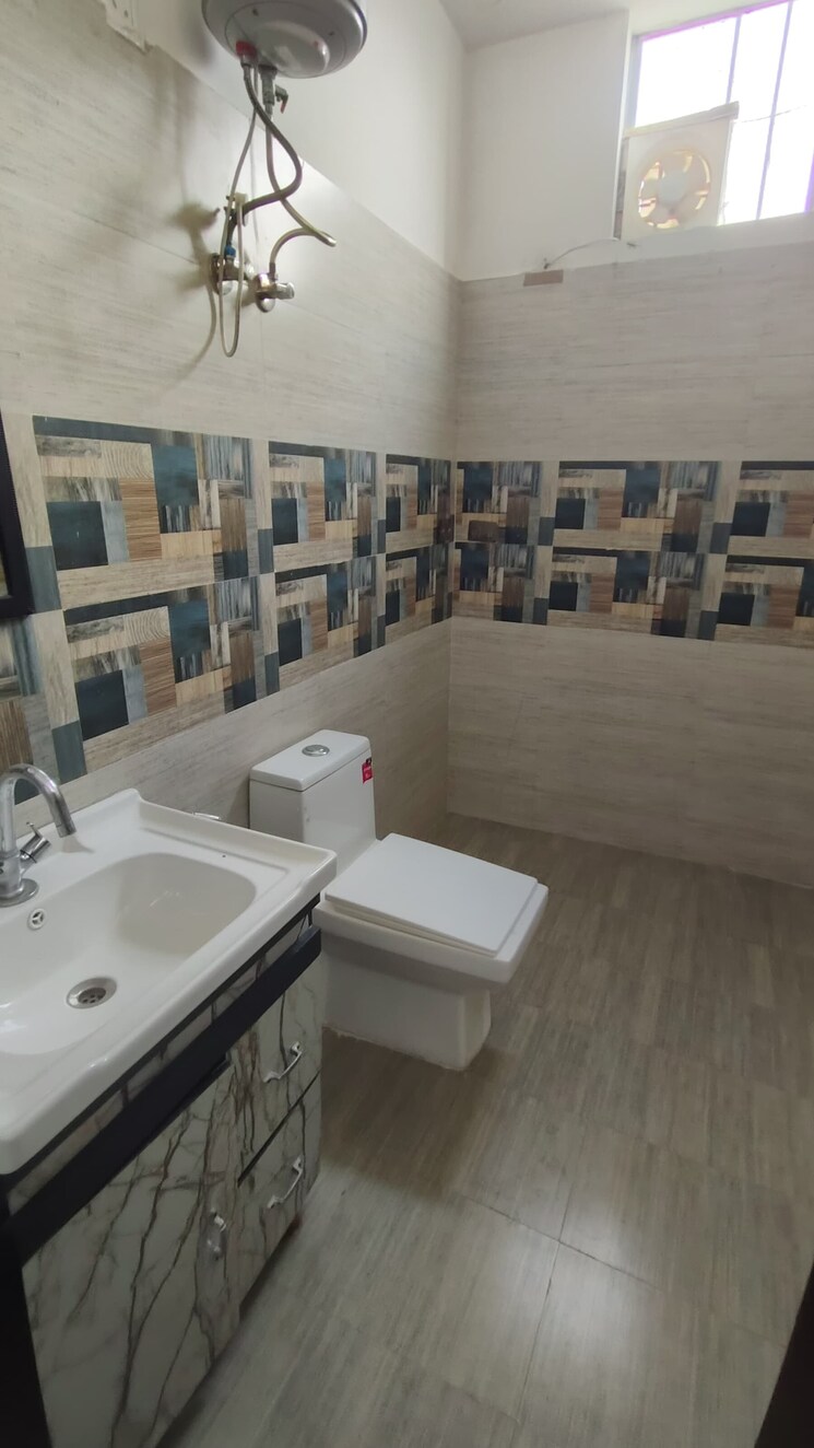 Master Bedroom, sector 23a 3 Bedroom 2500 Sq.Ft. Builder Floor In Sector 23a Gurgaon 8916052