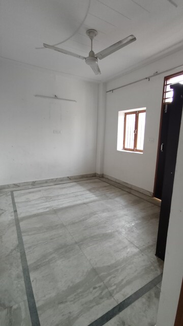 Room in 3 BHK Builder Floor at Sector 23a – for Rent