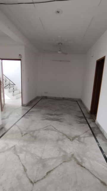 Room in 3 BHK Builder Floor at Sector 23a – for Rent