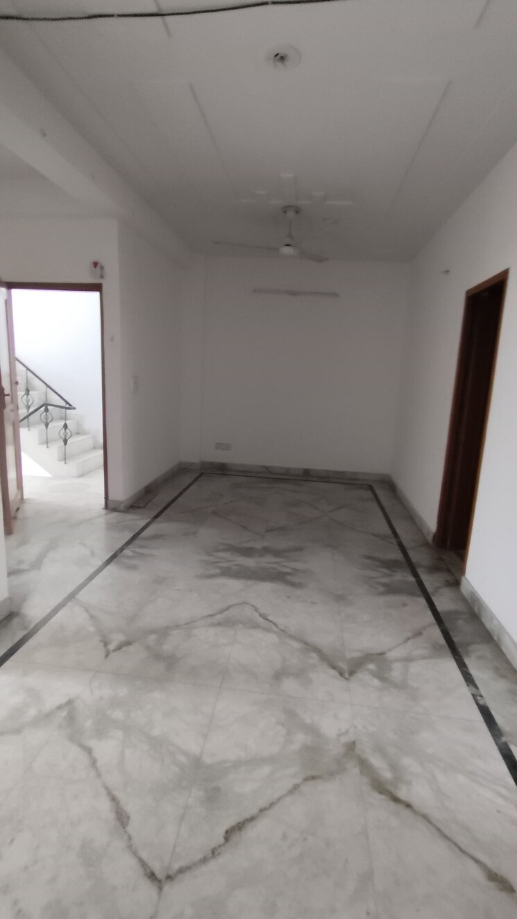 Room, sector 23a 3 Bedroom 2500 Sq.Ft. Builder Floor In Sector 23a Gurgaon 8916052