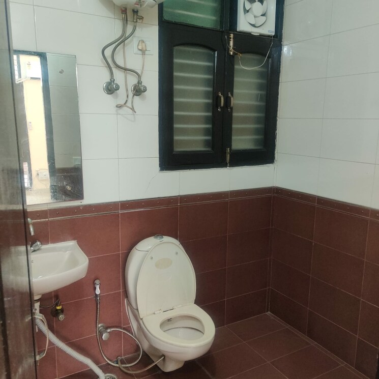 Bathroom, ss-plaza-gurgaon 3 Bedroom 3300 Sq.Ft. Villa In Sector 47 Gurgaon 8916080