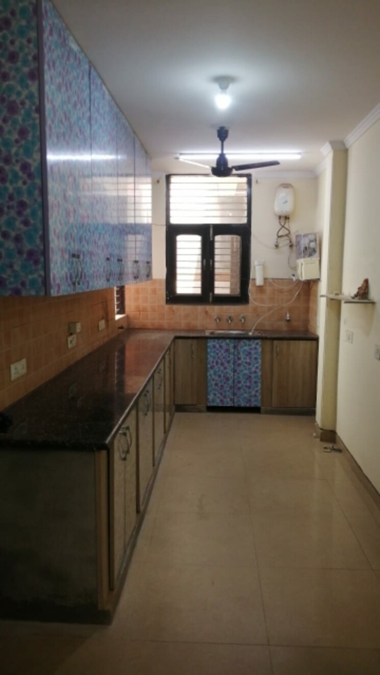 Kitchen, ss-plaza-gurgaon 3 Bedroom 3300 Sq.Ft. Villa In Sector 47 Gurgaon 8916080