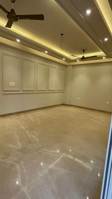 Room in 3 BHK Builder Floor at MVL IPark, Sector 15 – for Rent