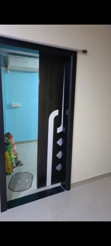 Furnished Amenities in 1.5 BHK Apartment at Goregaon West – for Rent