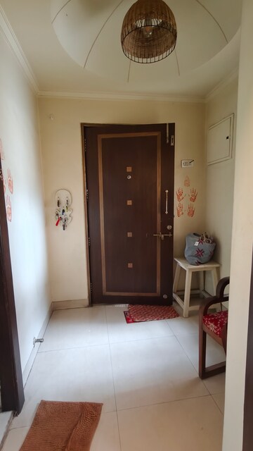 Room in 3.5 BHK Apartment at Fortaleza CHSL, Kalyani Nagar – for Rent
