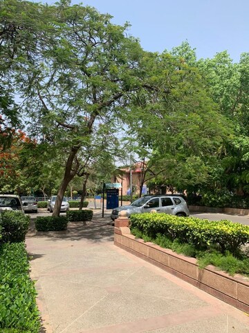 3 BHK Builder Floor – Garden View at South City 1 - for Rent