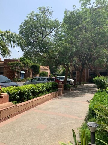3 BHK Builder Floor – Garden View at South City 1 - for Rent