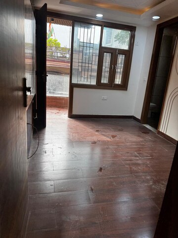 Room in 3 BHK Builder Floor at Mahavir Enclave 1 – for Rent