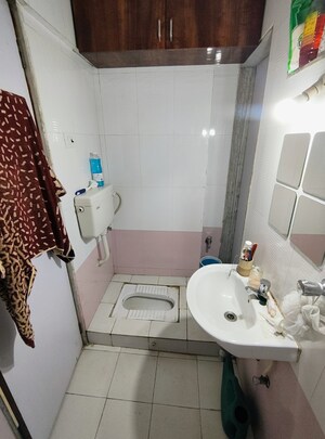 Bathroom in 1 BHK Apartment at Ashok Nagar Complex Ashok Nagar, Ashok Nagar – for Sale