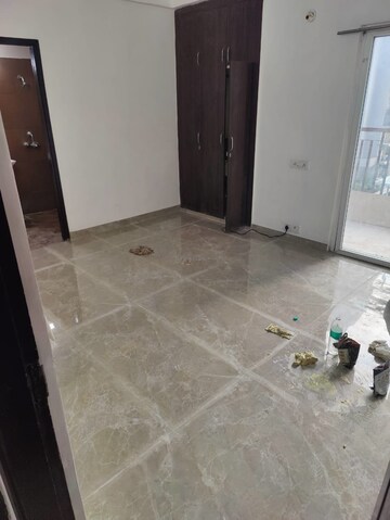 Room in 3 BHK Apartment at Aims Golf Avenue II, Sector 75 – for Rent