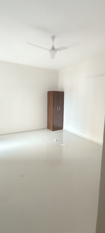 Room in 4 BHK Apartment at LnT Raintree Boulevard, Hebbal – for Rent
