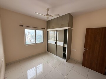 Room in 2.5 BHK Apartment at Prestige North Point, Kammanahalli – for Rent